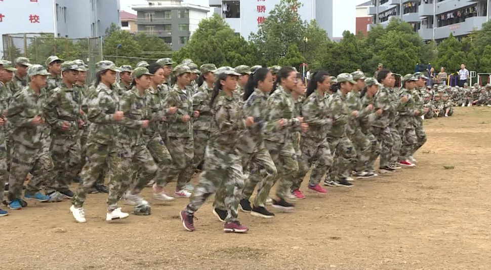 新化三中:吟国学 励心志 练军训 强素质