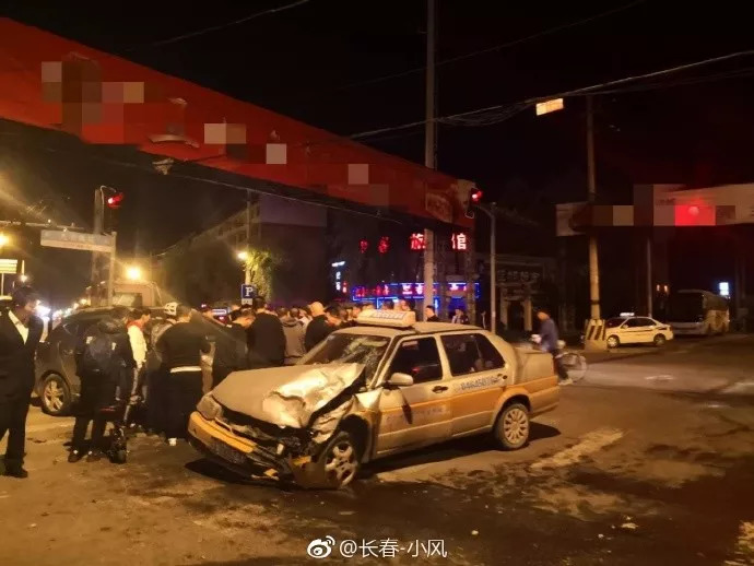 网友爆料:凌晨一点多,在九台路一匡街发生严重车祸!