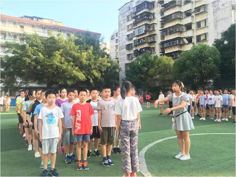 彰显青春活力 展示学生风采—梧村小学2018-2019第一学期队形队列