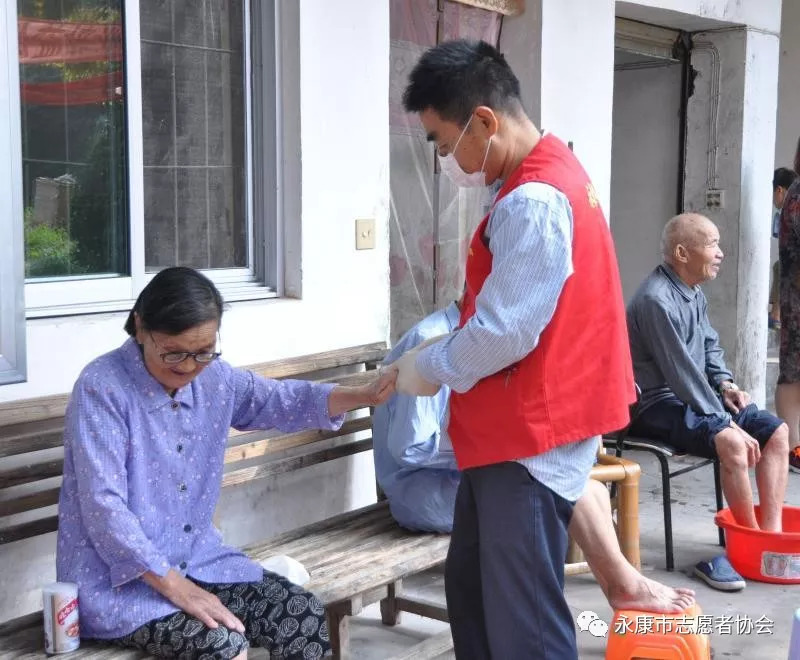 走进花街敬老院,与老人携手共浴阳光!_永康市