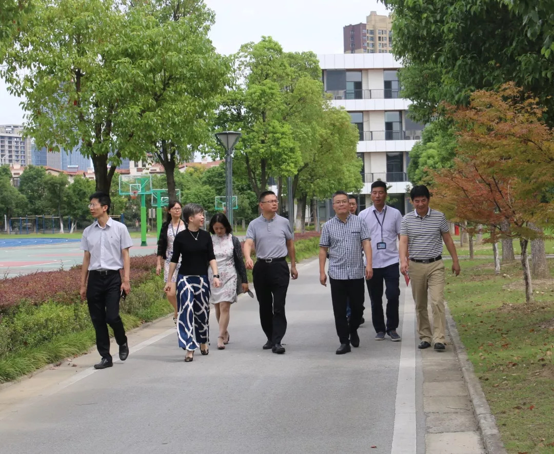 锡东新城商务区,安镇街道领导来我校教师节慰问