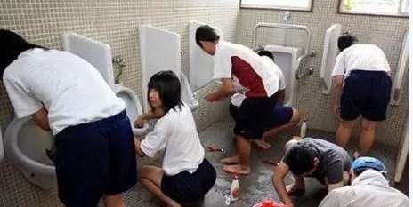 在日本上厕所,没有干过这几件事的.请举手