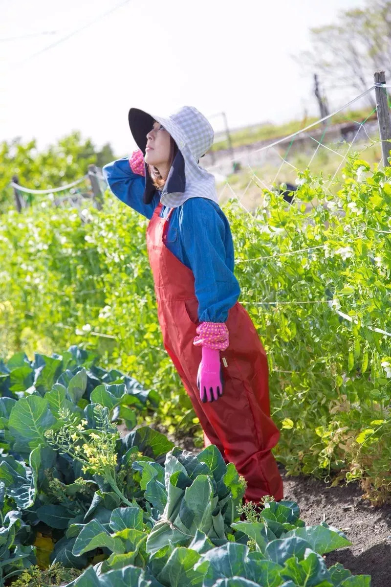 日本出了一本「农妇」穿搭杂志!连种地都这么 fashion?是在下输了!