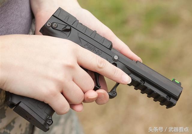 1/ 12 kel-tec公司生产的pmr-30手枪:pmr-30与格伦德尔p30很相似,同样