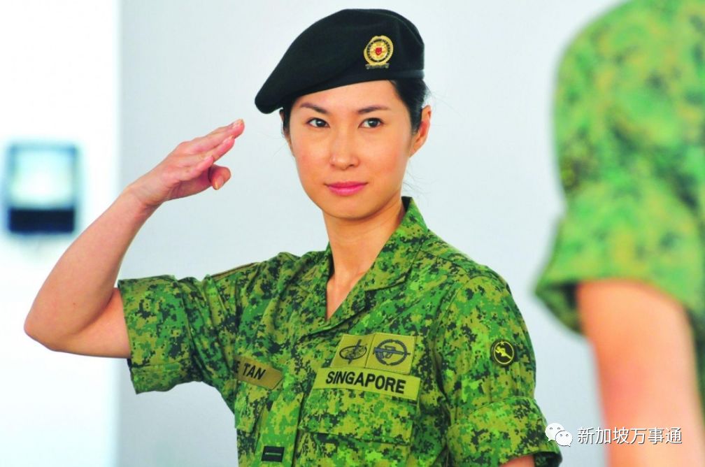 新加坡当女兵是什么样的体验大量女兵生活照曝光