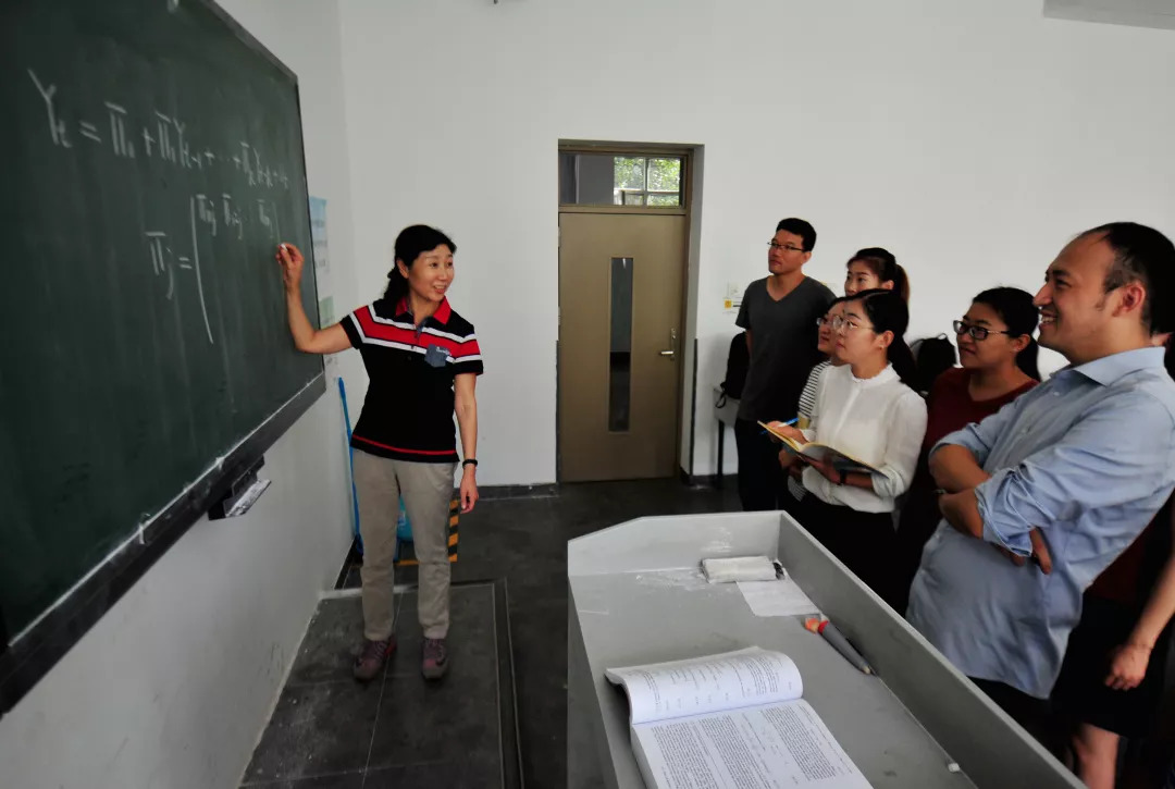 风采认真做事简单做人记天津市德业双馨十佳教师天津财经大学教授马薇