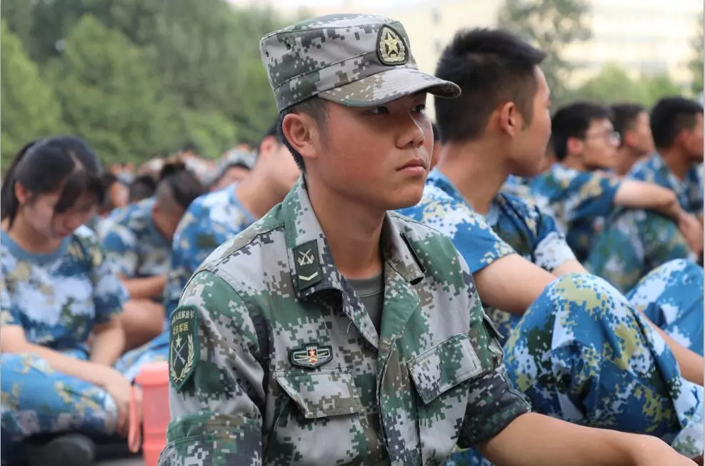 带着责任感的张教官,有温柔也有严厉,但初心永远不变,那就是希望你们