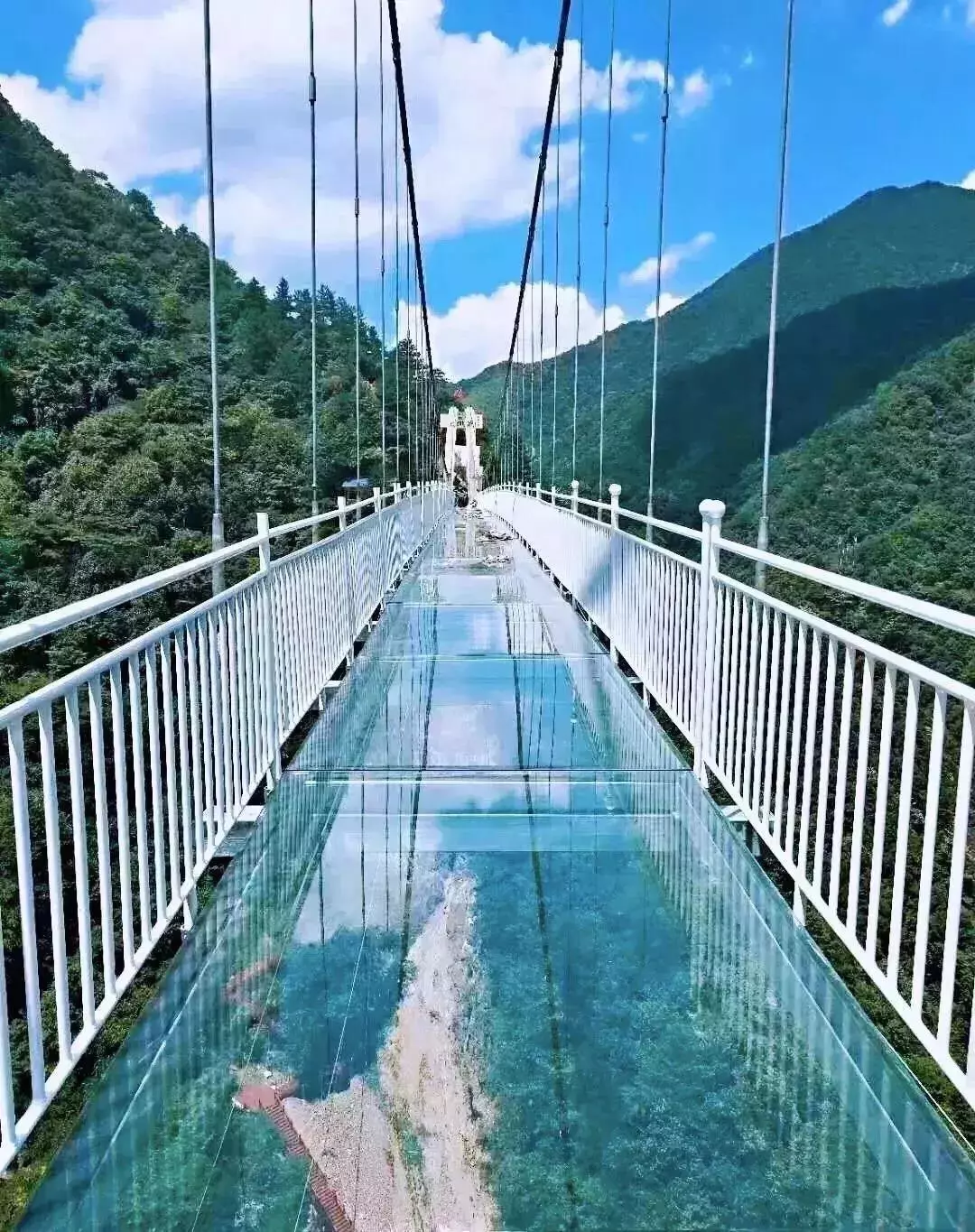比张家界玻璃桥恐怖10000倍!杭州首座60层楼高的5d悬空玻璃桥来了