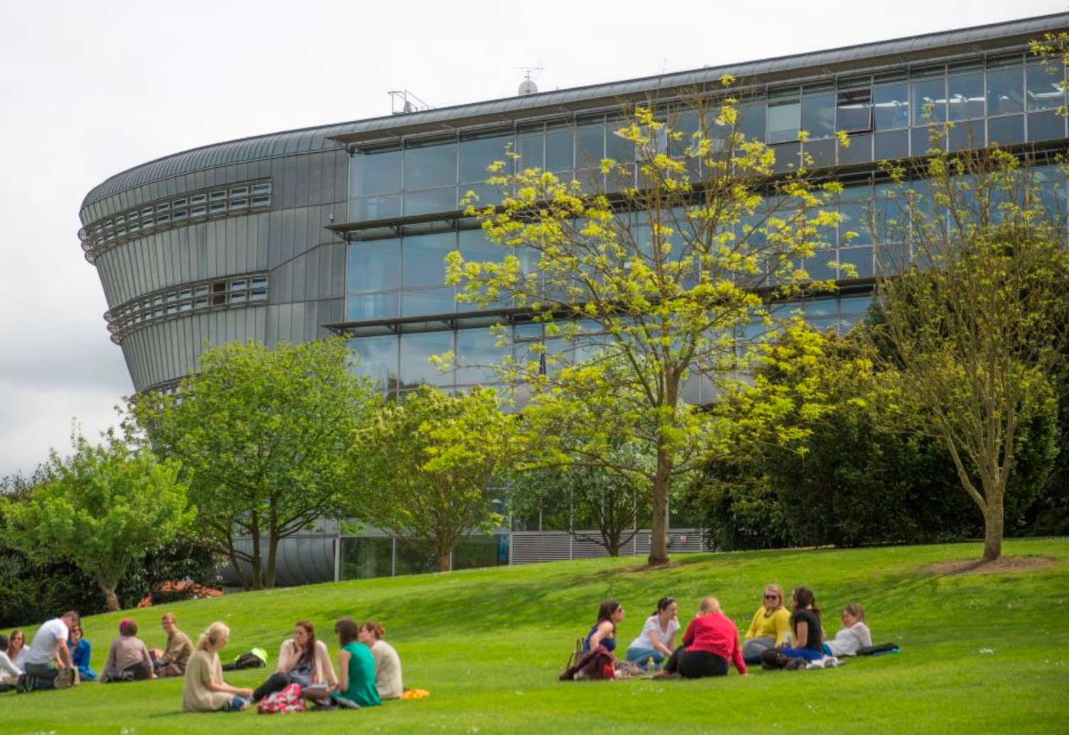 蓝留学英国名校萨里大学universityofsurrey