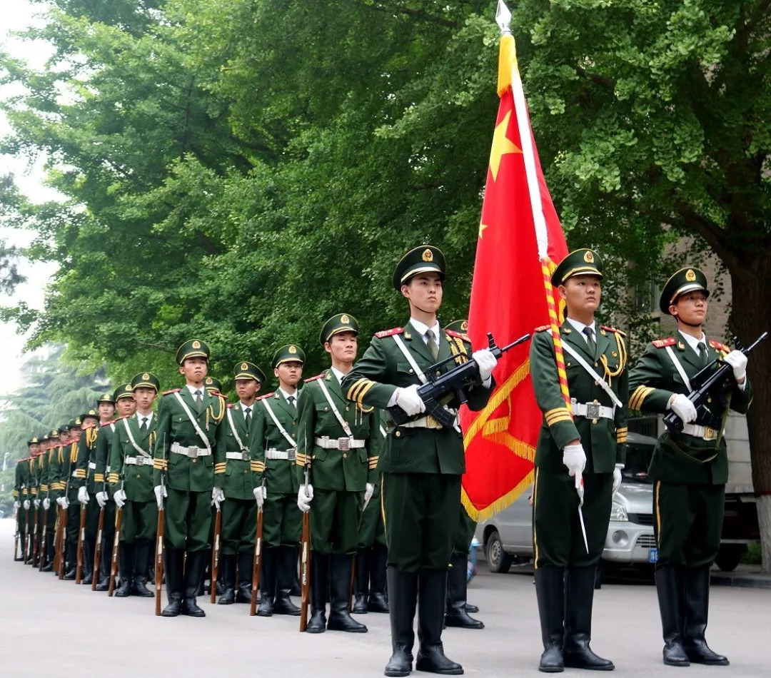 河南师范大学2014级护队长,在校期间多次荣获