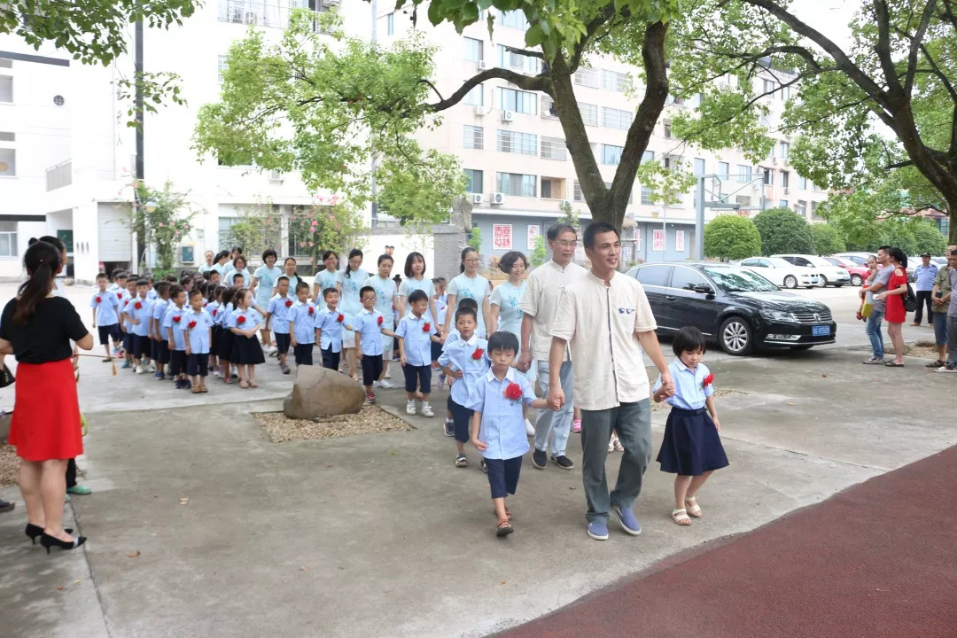 金华市中圣学校是一所以"扎根在国学,成就在国际"为办学目标的全日制