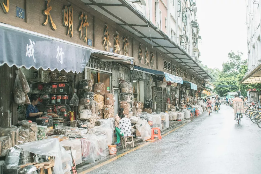 药材街,金鱼街,灯笼街.ta有很多名字,但我从未忘记原来的路名