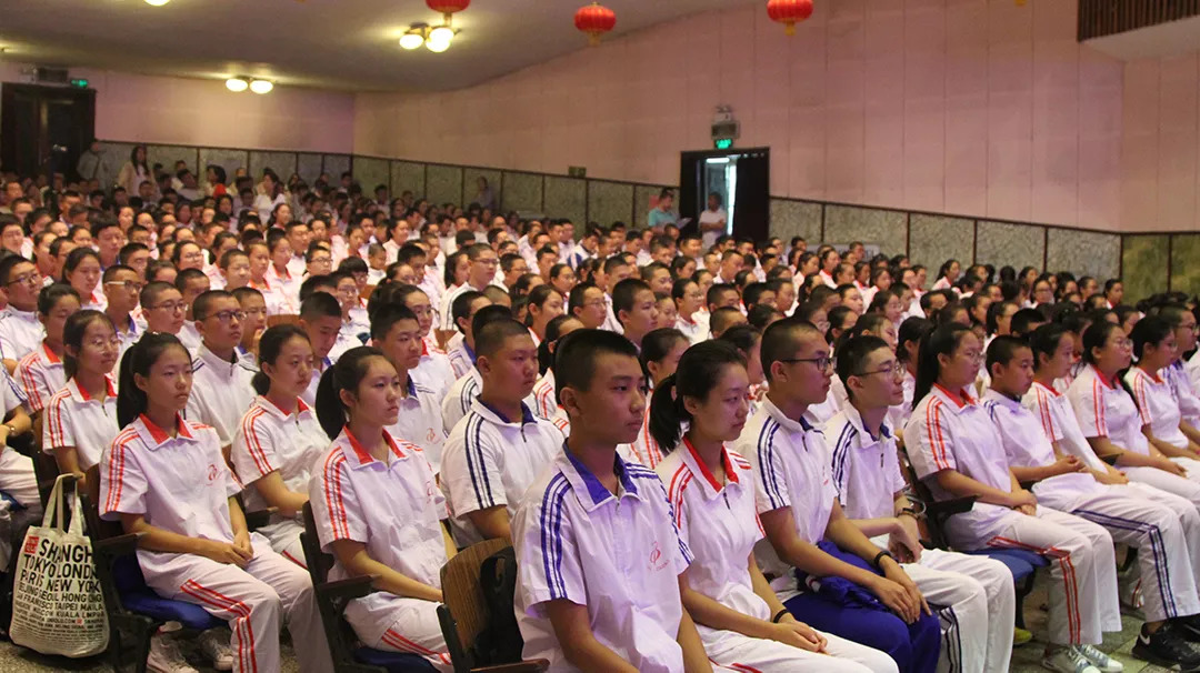 又是开学季!齐齐哈尔市第三中学新学期开学典礼,奖励暑期优秀学生