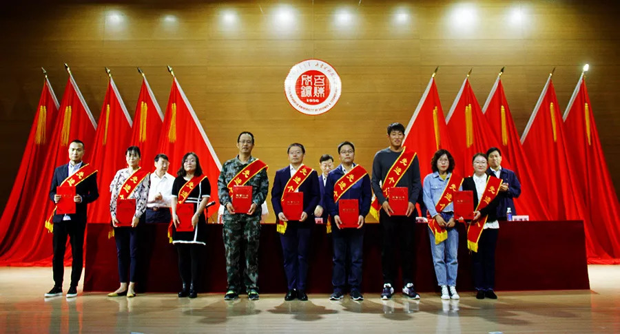 内蒙古科技大学召开2018年庆祝教师节暨表彰大会