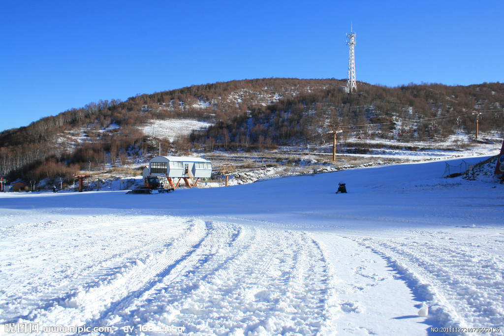 谈球吧体育滑雪大冒险_滑雪场(图2)