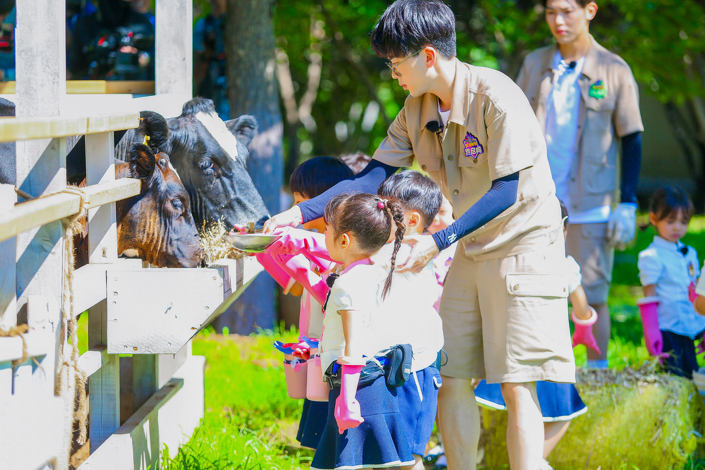 机智化解危机 费启鸣《超能幼稚园》获家长认可