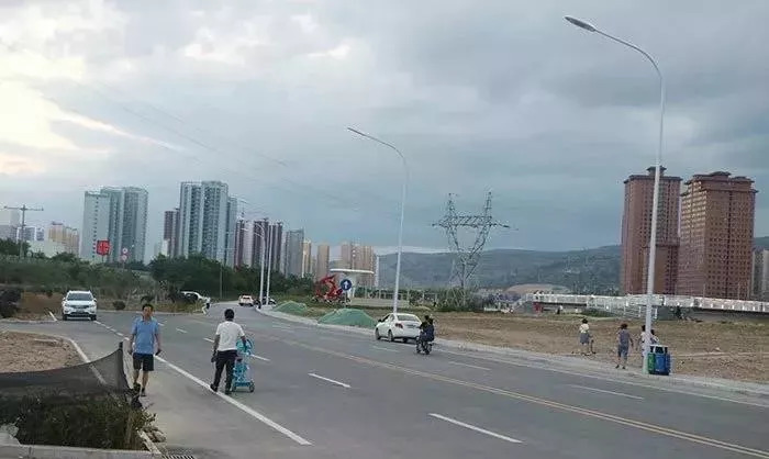 (藉河南路上亿广场段道路)