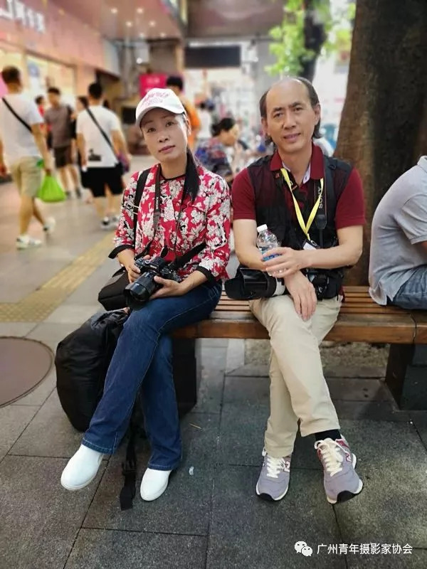 (左)与名家康泰森在采访现场谭希琳(右)与名家杨登峰在采访现场曾志