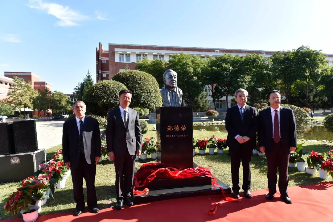 由东北师范大学美术学院殷晓峰教授团队设计,李煊峰副教授主创完成