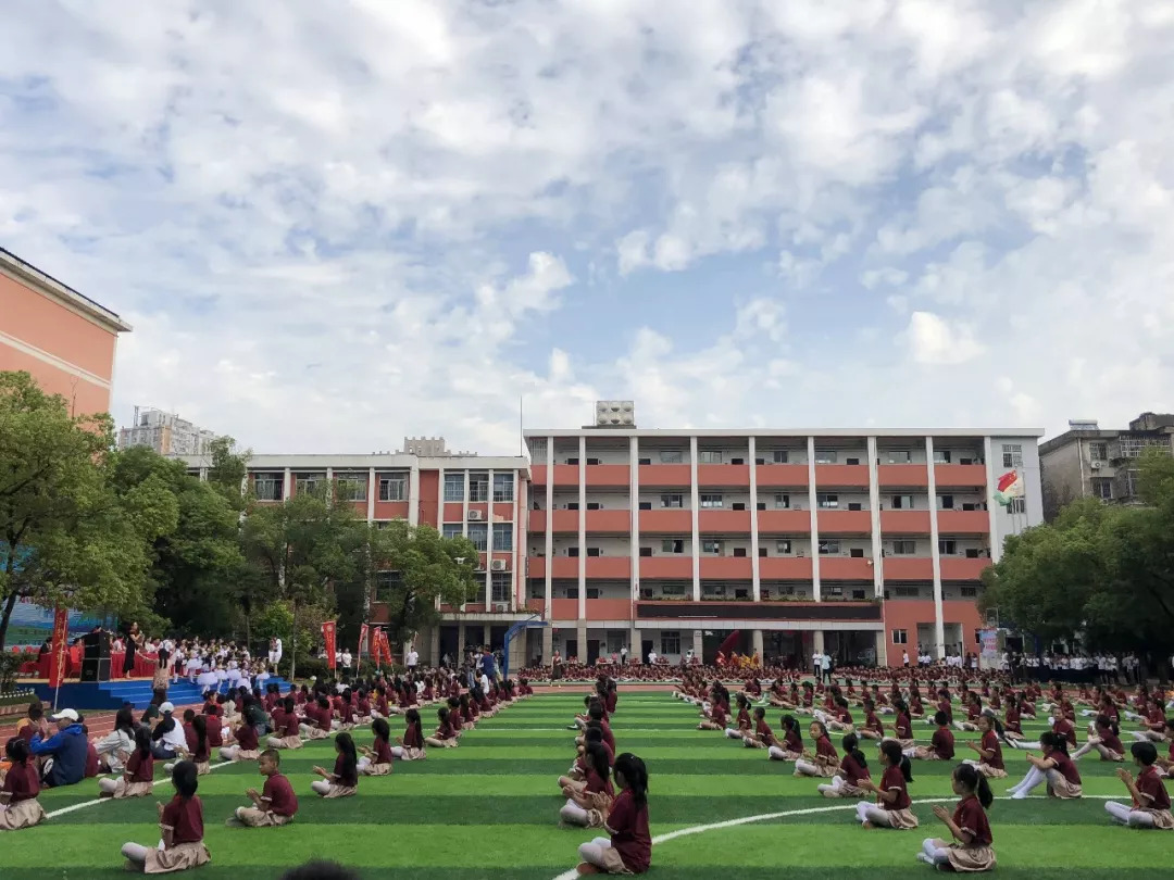 今天上午,活动走进南昌市青新小学.