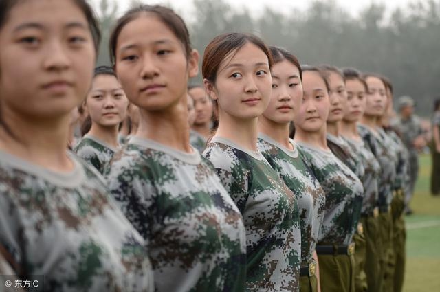 大学军训美女如云,网友:又是别人家的大学