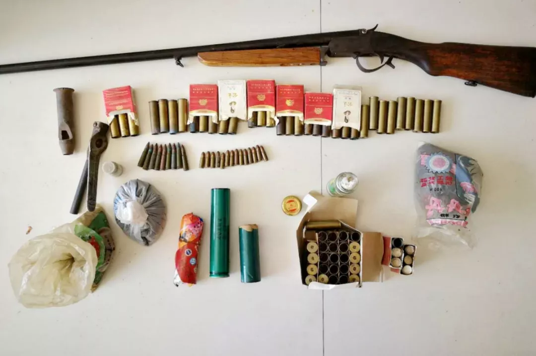 9月8日,城区居民冀某主动将一支单管猎枪及若干弹药上缴到西乡县公安