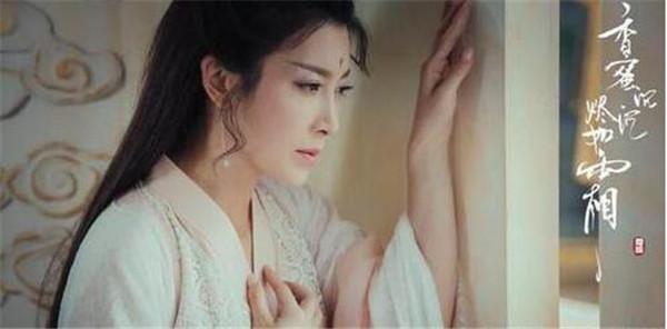 18年后,张棪琰在《香蜜沉沉烬如霜》里,是昔年六界第一美人,花神梓芬.