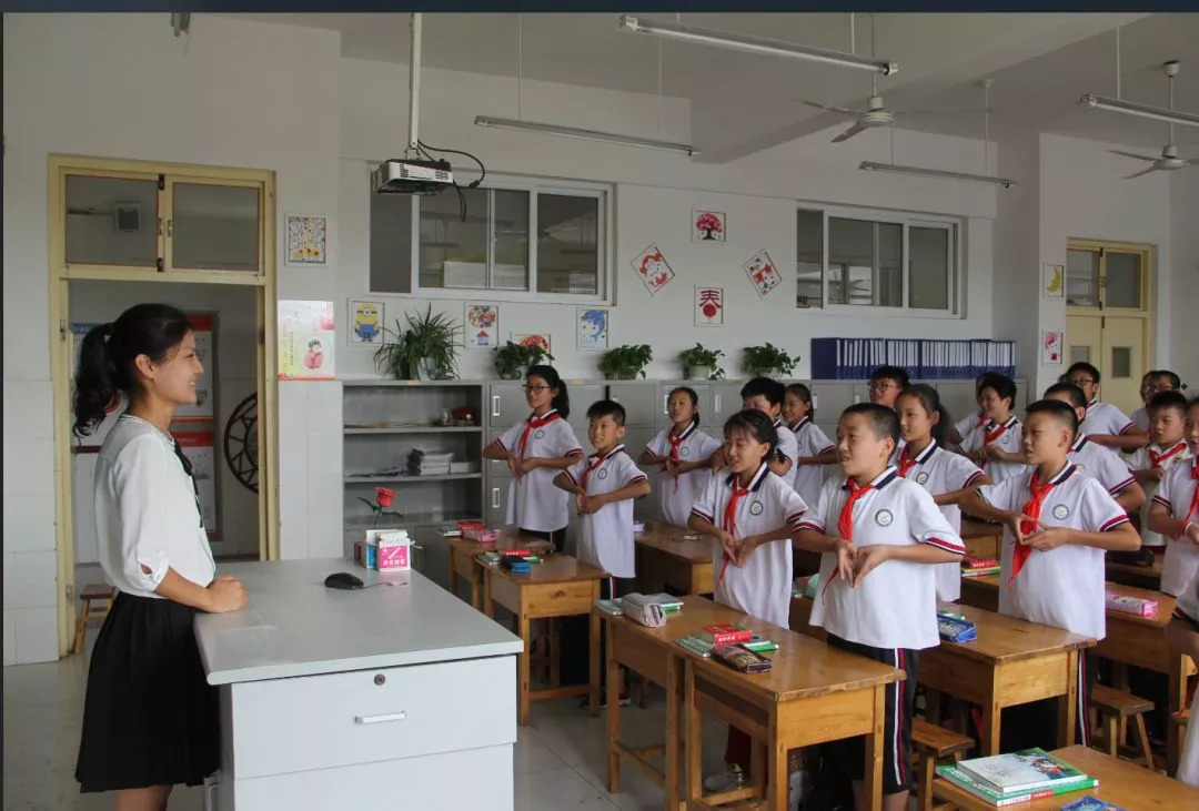 教师节活动济南市章丘区旭升小学不一样的爱献给同一个您