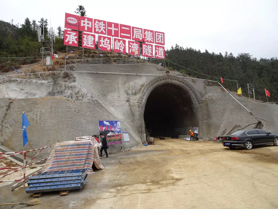 伴随着一声巨响, 衢宁铁路(遂昌段)的最后一座隧道 ——坞岭湾隧道