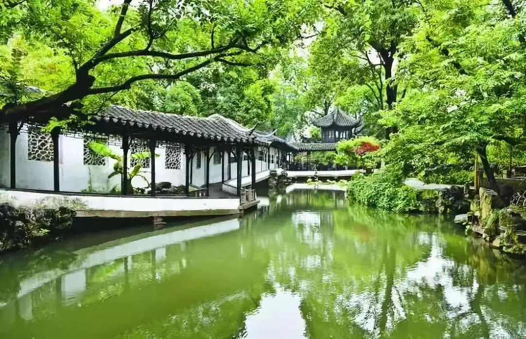 与颐和园,避暑山庄,苏州留园一起被誉为四大名园,是苏州