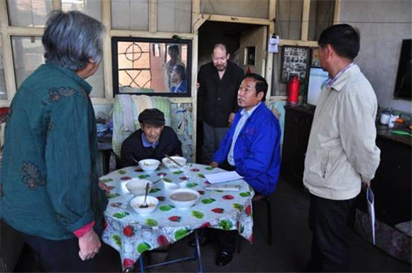 爱心化雨润乡邻—记精准扶贫路上的山西省人大代表胡全喜