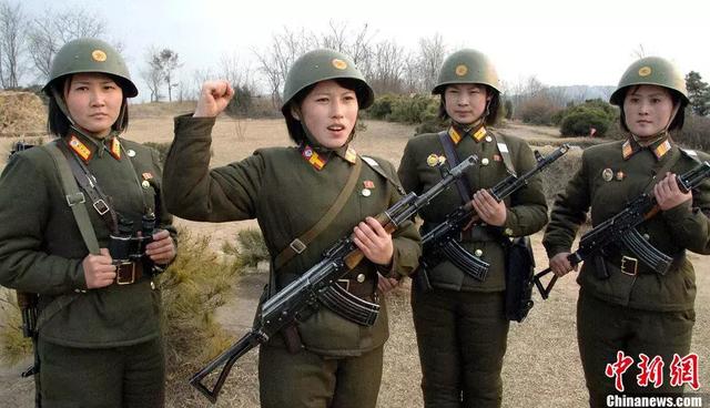 还是ak朝鲜阅兵现战略步枪霸气侧漏还是故弄玄虚
