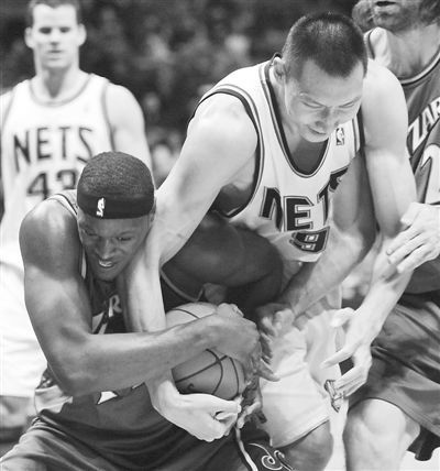 易建联、姚明、王治郅在NBA的最强一战，谁更能让折服？