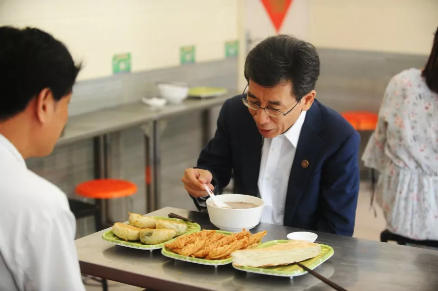 朱老总三餐吃啥_一个馒头分三餐吃图片(2)