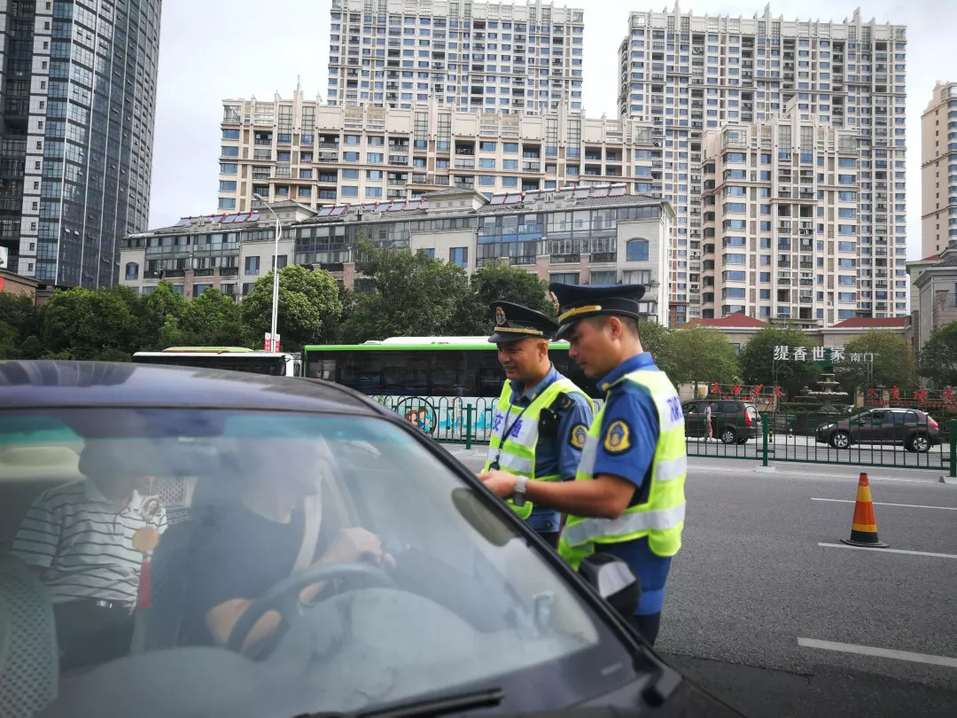 运管部门约谈滴滴,我市近百辆非法网约车被查