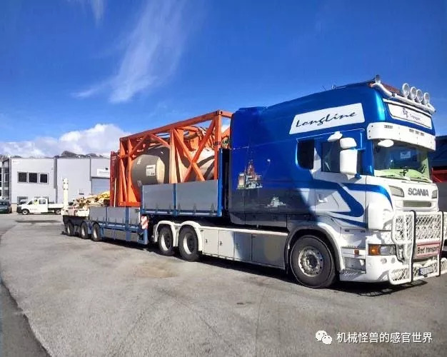 拉长了膨胀了公路之王scania被改装成移动的豪华包厢