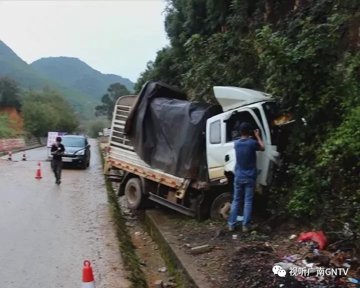 接到报警后,广南县公安消防大队立即出动1车7人赶往事故地点