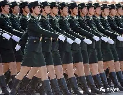 女兵在阅兵时为什么要穿丝袜?可不是为了好看这么简单
