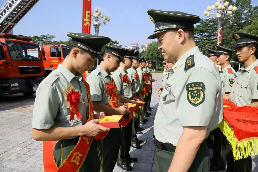 退伍季丨再见了,我的战友_东莞