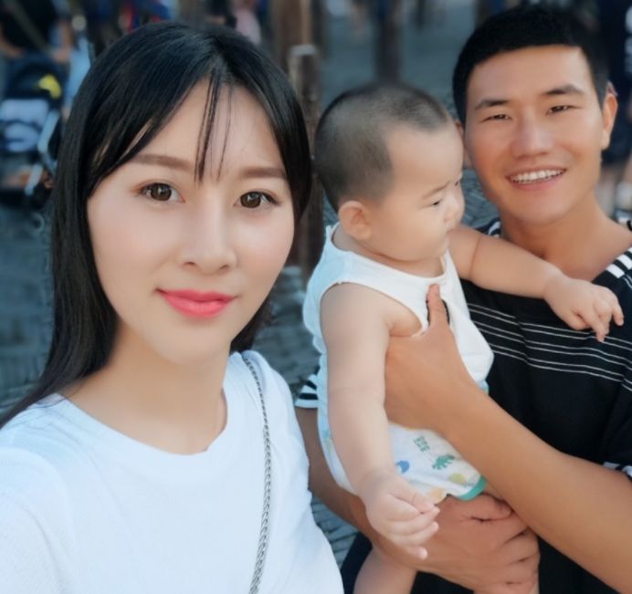 谢孟伟的老婆婚纱照_谢孟伟的老婆(2)