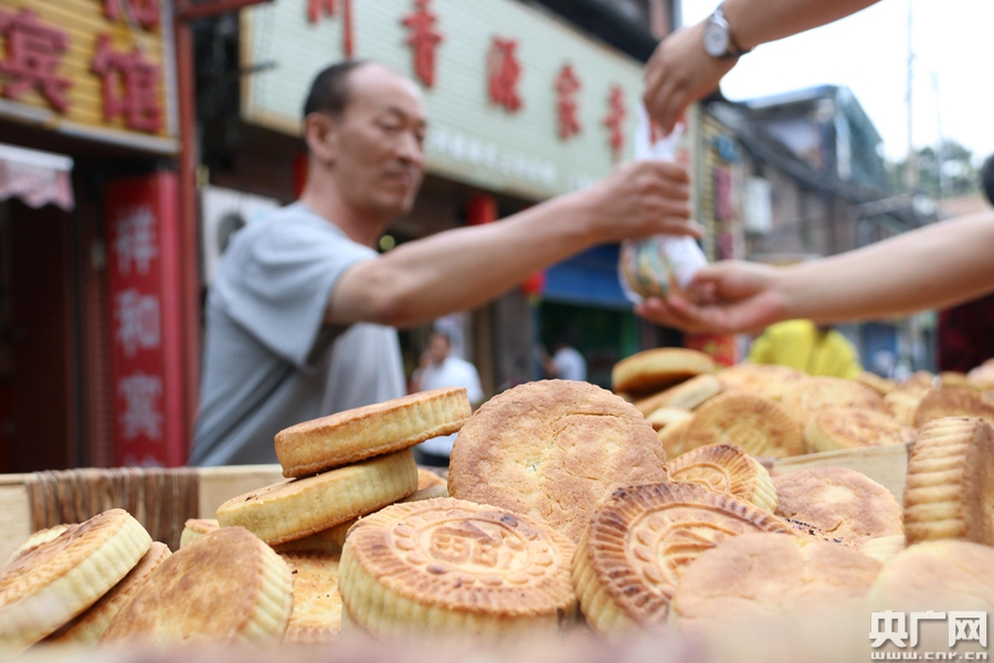 包裹月饼的土味多了乡情就浓了