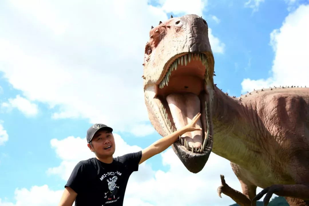 敢于把爪爪放进恐龙的大嘴巴真的勇士会动会叫的恐龙就问你怕不怕按1