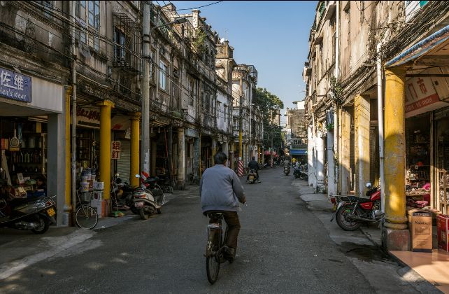 榕江从市区穿梭而过东邻汕头市,潮州市西接汕尾市,南濒南海北靠梅州市