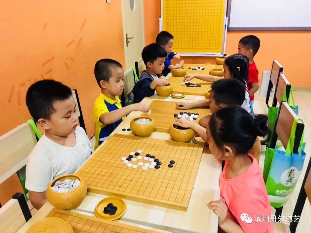 儿童学习围棋好处多,幼儿围棋教师对你说