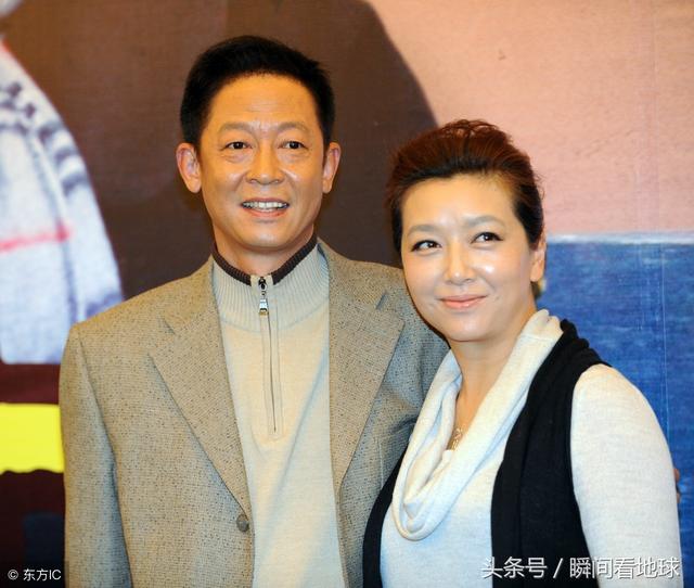 51岁江珊与52岁王志文合影 看不出她年龄