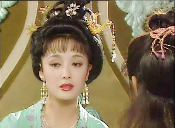 再看1995《武则天》中的女人,毛戈平的化妆术,眼神都是戏