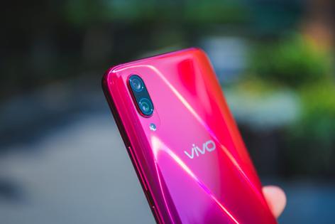 vivo x23采用超强度镀膜技术,打造出灵动的光感美学手机