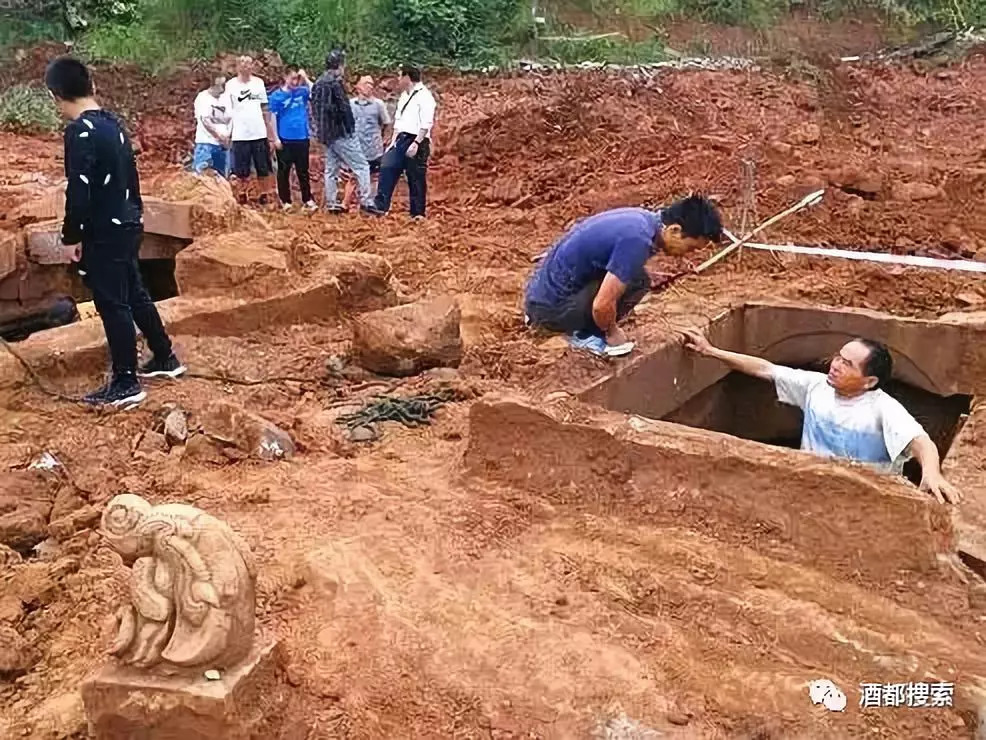 宜宾工地挖到豪华古墓已打开,惊现一神秘物件!谁认识?