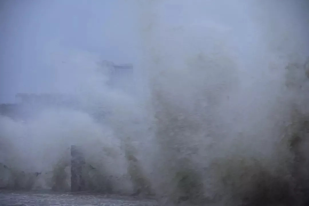 狂风四起什么成语_狂风暴雨图片(2)