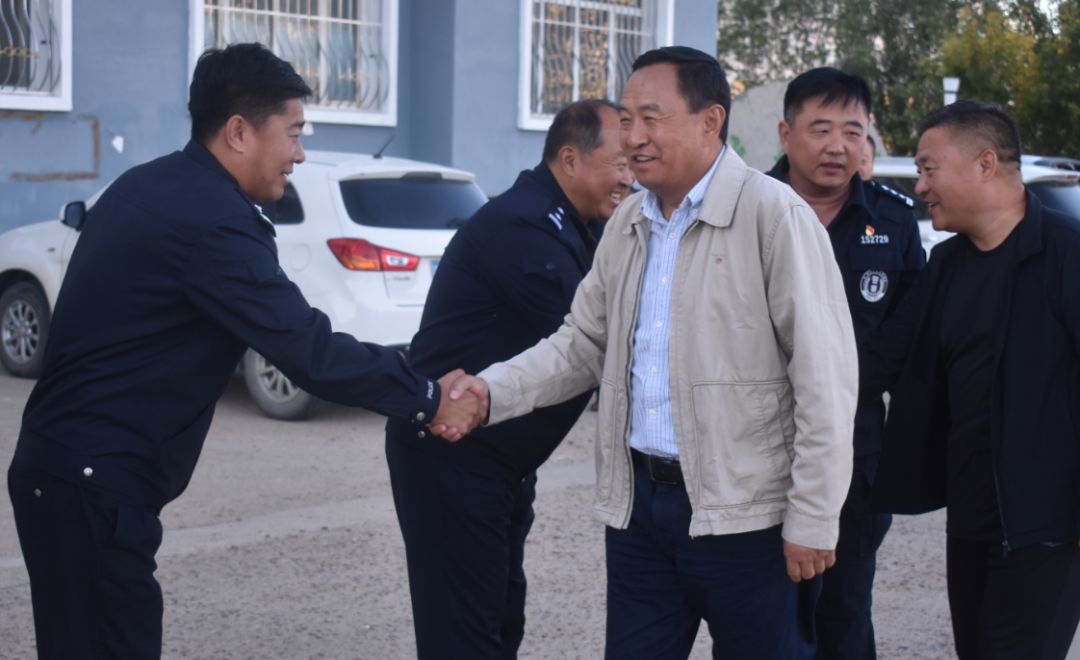 自治区森林公安局局长杨峻山到扎赉特旗森林公安局检查指导工作